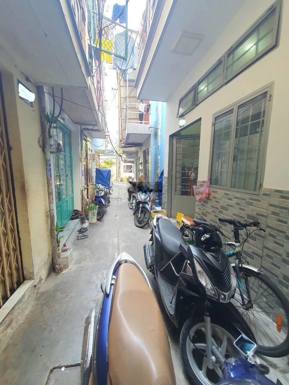 Nhà mới, sổ đẹp - trần hưng đạo - 14/18m, 3tầng - 2.95tỷ