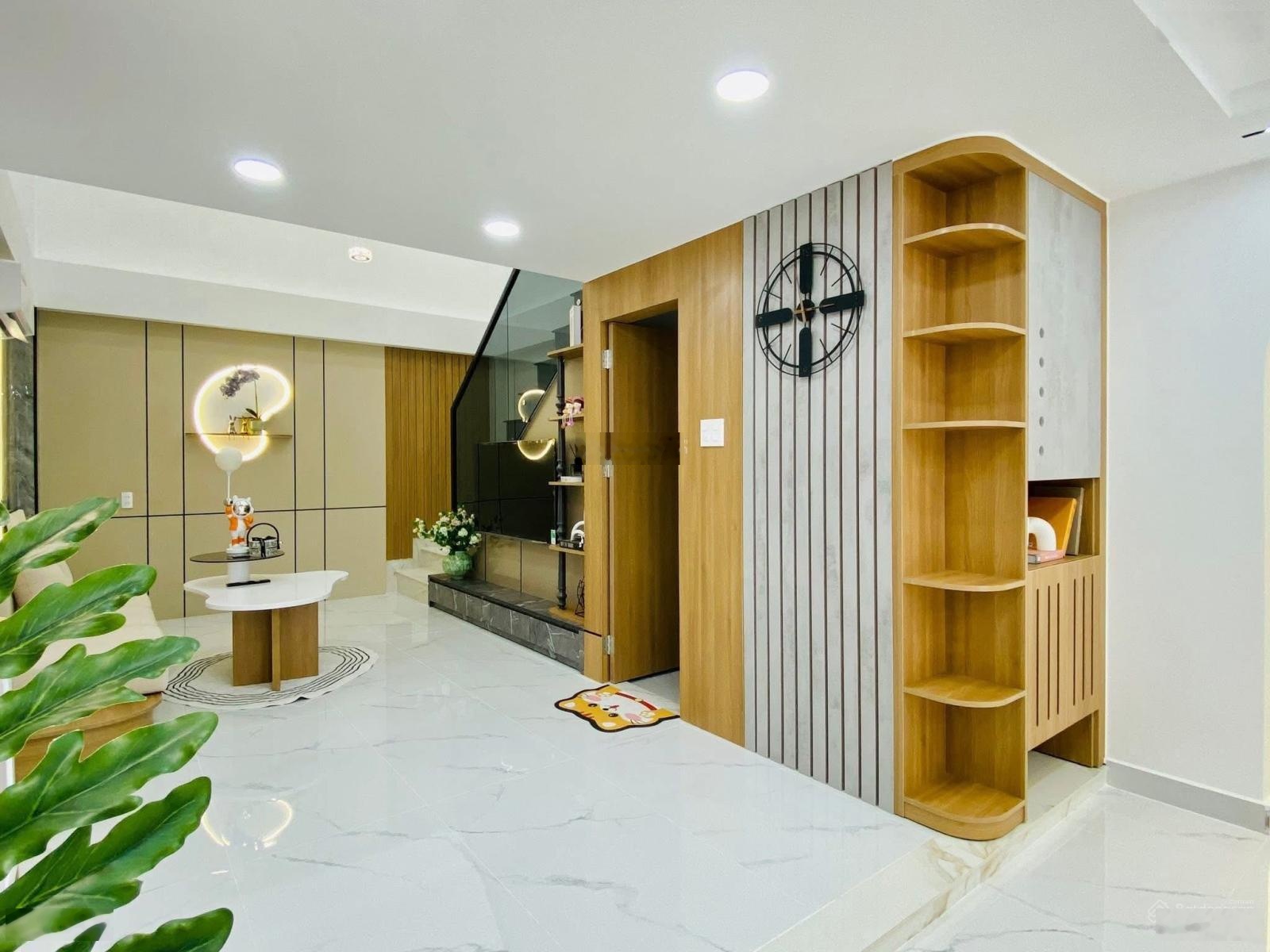 Cô Xuân bán gấp nhà Vũ Huy Tấn,Phú Nhuận ngay khu Phan Xích Long giá 2 tỷ850/40,2m2.Sổ ngay