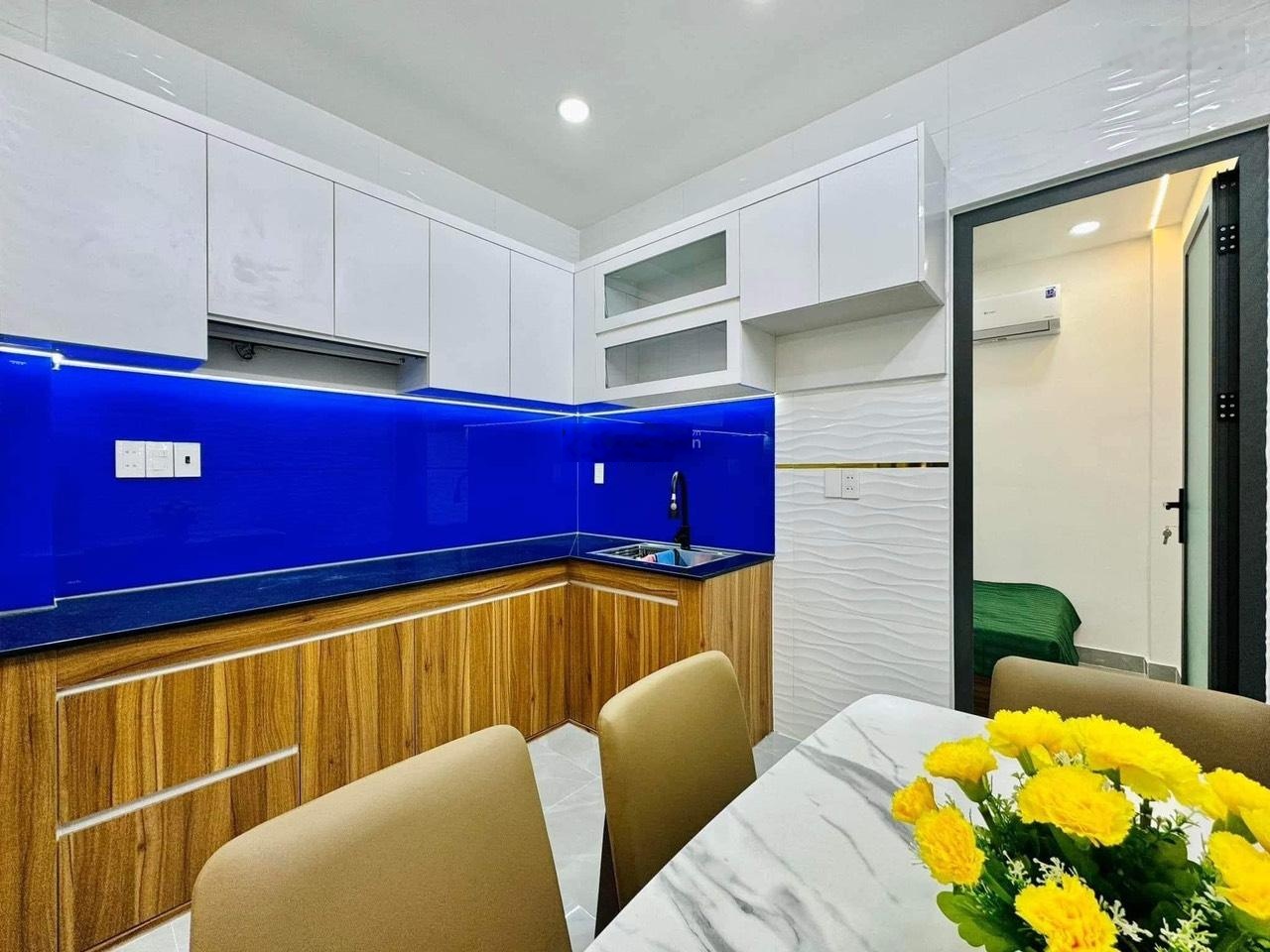 Bán nhà Nguyễn Thái Sơn, Phường 5, Gò Vấp hẻm xe hơi, giá 2 tỷ100tr sổ hồng riêng