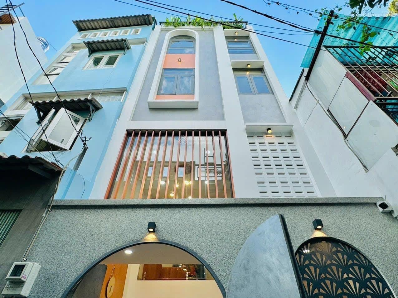 giảm mạnh còn 2 tỷ 450 triệu. Bán nhà 42m2 NGUYỄN THIỆN THUẬT, P1, Q3. Xây 3 tầng, hẻm 6m. Sổ riêng