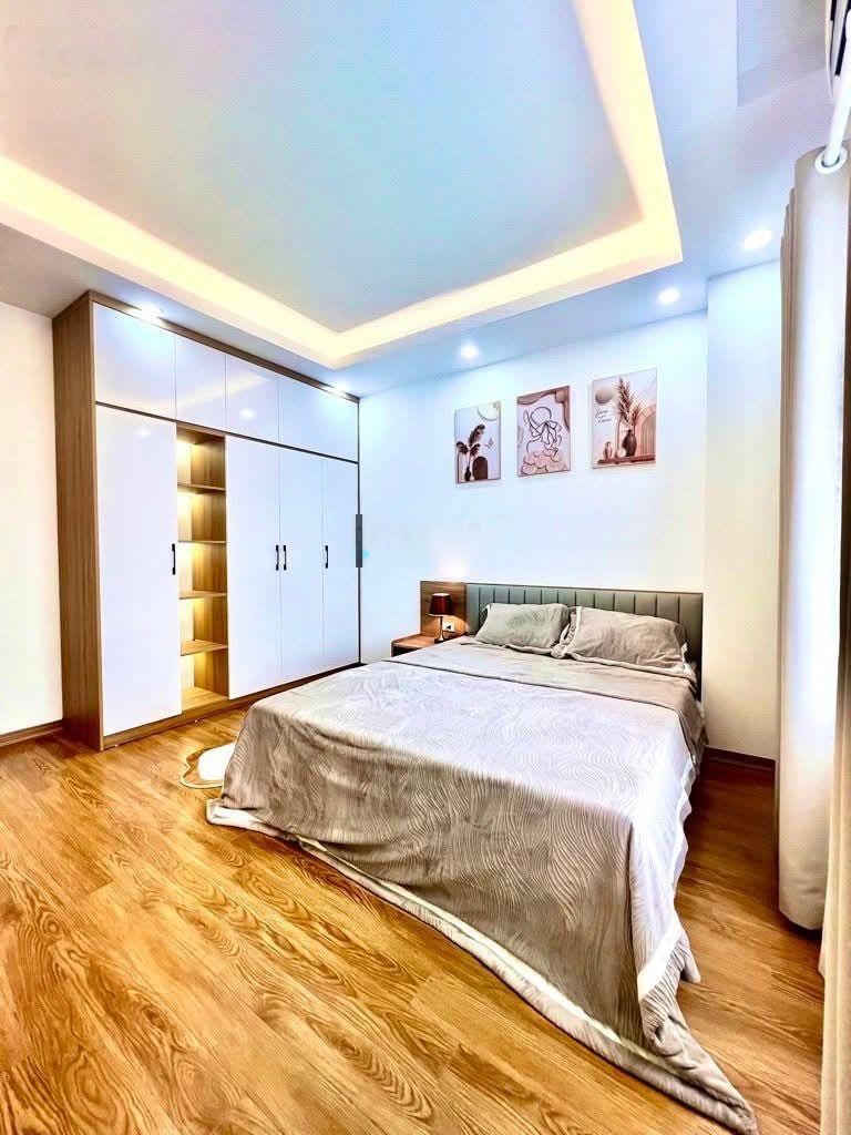 Bán nhà trương định .dt 24m. 5 tầng . sổ đỏ.giá 4.85