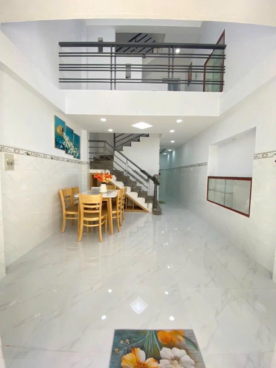 Nhà chính chủ cần bán gấp ở đường Chu Văn An giá 1tỷ800, phường 12, quận Bình Thạnh, sổ hồng riêng