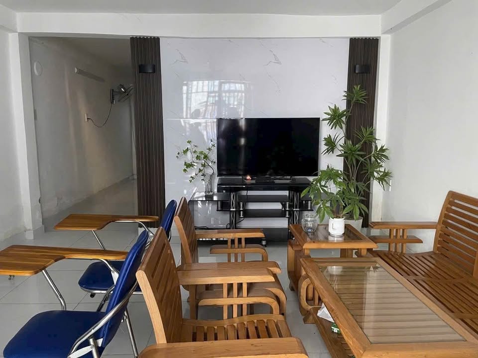 Bán nhà đẹp 2 tầng, giá 4,65 tỷ tại hẻm Kha Vạn Cân, phường Linh Đông, tặng full nội thất