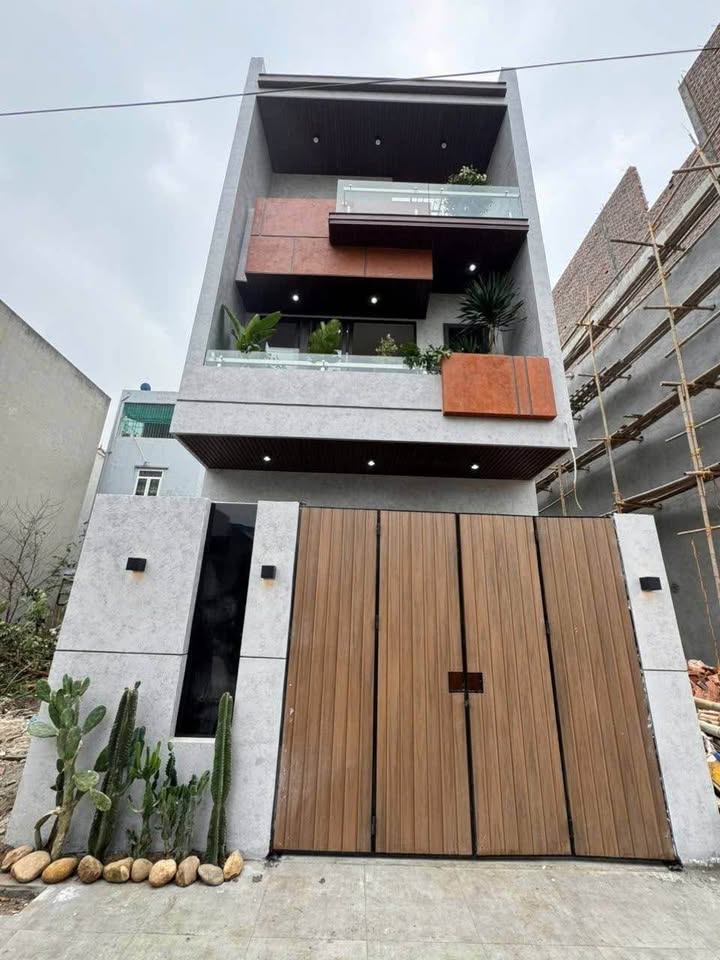 Bán nhà 3 tầng mặt đường Đặng Hữu Dương, khu đô thị Mỹ Trung, Nam Định, 68m2, giá 5.38 tỷ