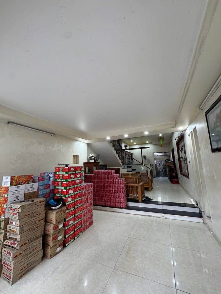 Bán nhà mặt ngõ to, thông tại Ngô Gia Tự, ngay gần Văn Cao, giá 5.48 tỷ