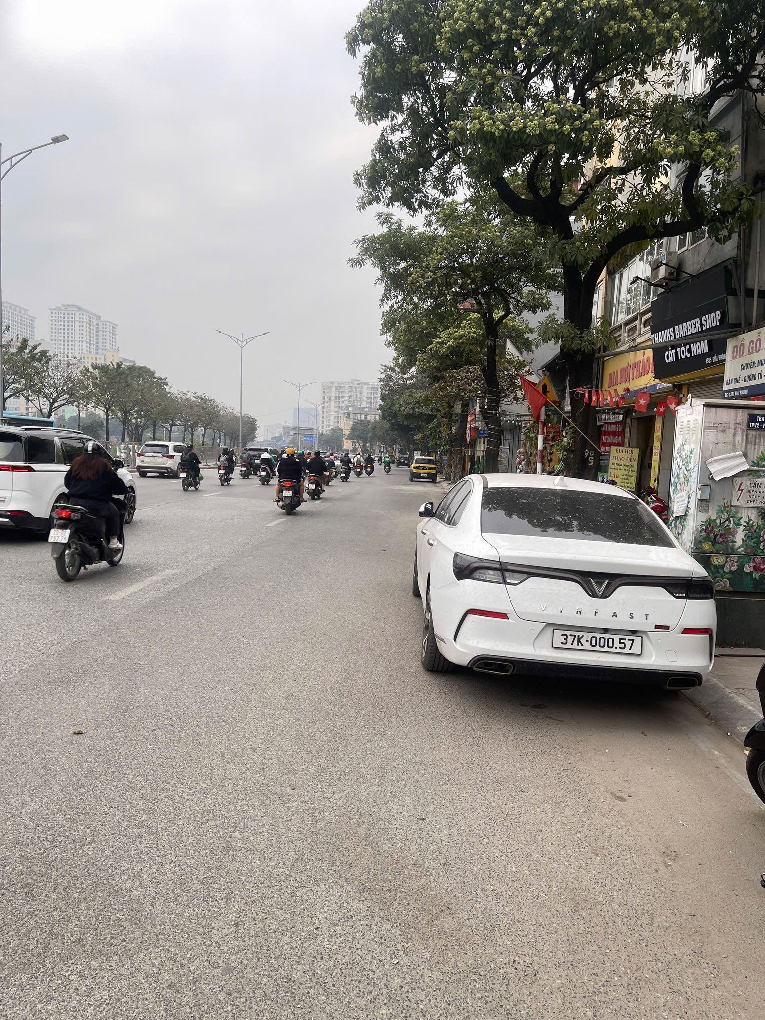 Bán nhà đường Giải Phóng, lô góc, ngõ thông, kinh doanh, ô tô vào nhà