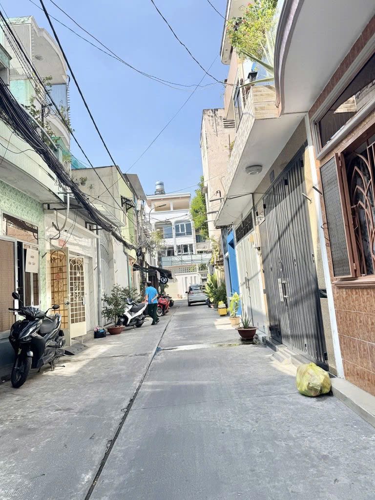 Bán nhà hẻm xe hơi 1 trục Nguyễn Kim, Quận 10, sát mặt tiền, 35m2 x 2 tầng, giá 6,3 tỷ