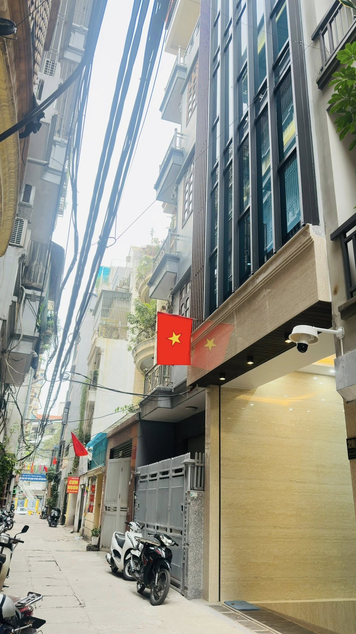 Bán toà nhà 8 tầng 75m², hầm xe, thang máy, đường thông ô tô tránh tại phố Vũ Phạm Hàm, Cầu Giấy