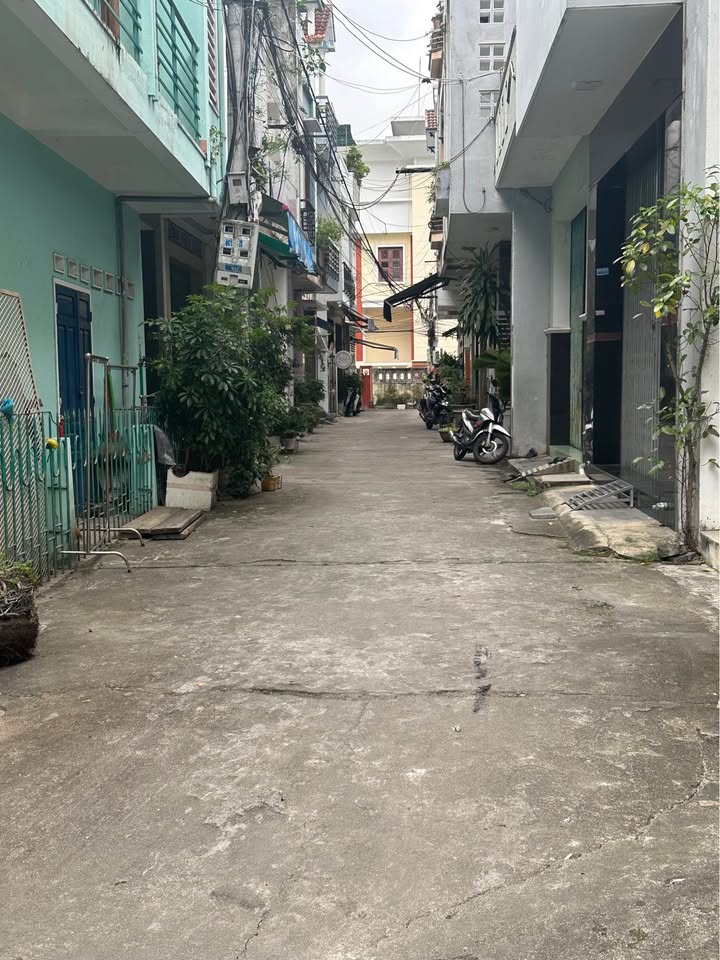 Bán nhà 2 tầng, hẻm 5m cạn rộng, thông đường Nguyễn Thái Học, trung tâm Quy Nhơn