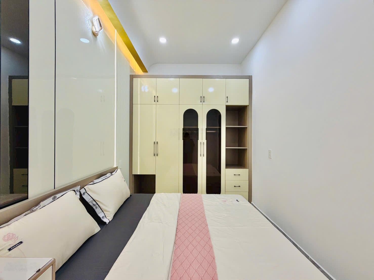 Nhà chính chủ mới đẹp lung linh sổ Hồng riêng DT 3,5 x10 trệt lầu gồm 2 pn 2WC hẻm otoo giá hơn 4 t