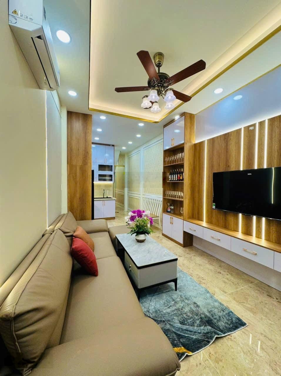 Lạc Long Quân , Tân Bình , 45m2 , Tặng Nội Thất - Chỉ 5.050 Tỷ