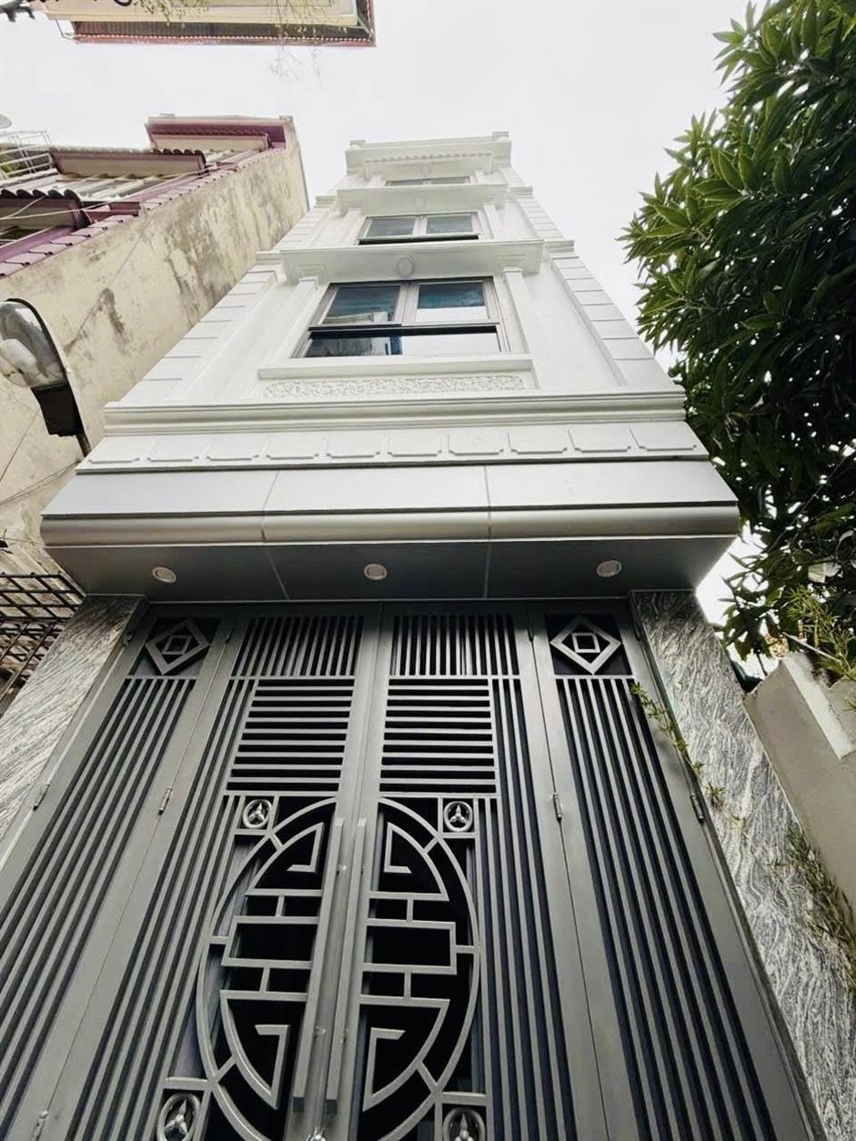 Bán nhà 5 tầng Văn Quán, Hà Đông, ô tô lùi cửa, tặng nội thất