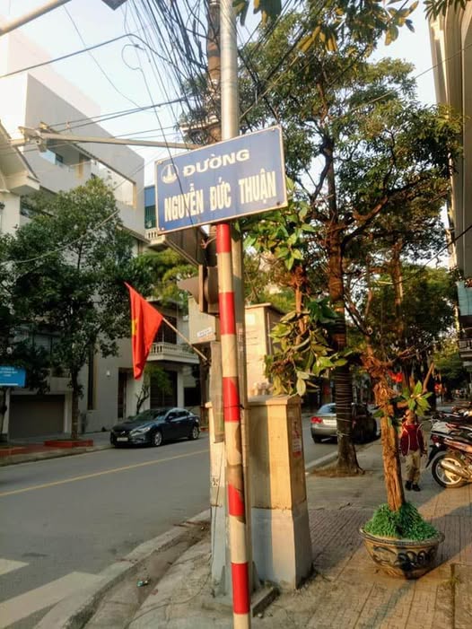 Chính chủ gửi bán nhà 3 tầng mặt đường Nguyễn Đức Thuận, vị trí đẹp buôn bán kinh doanh tốt