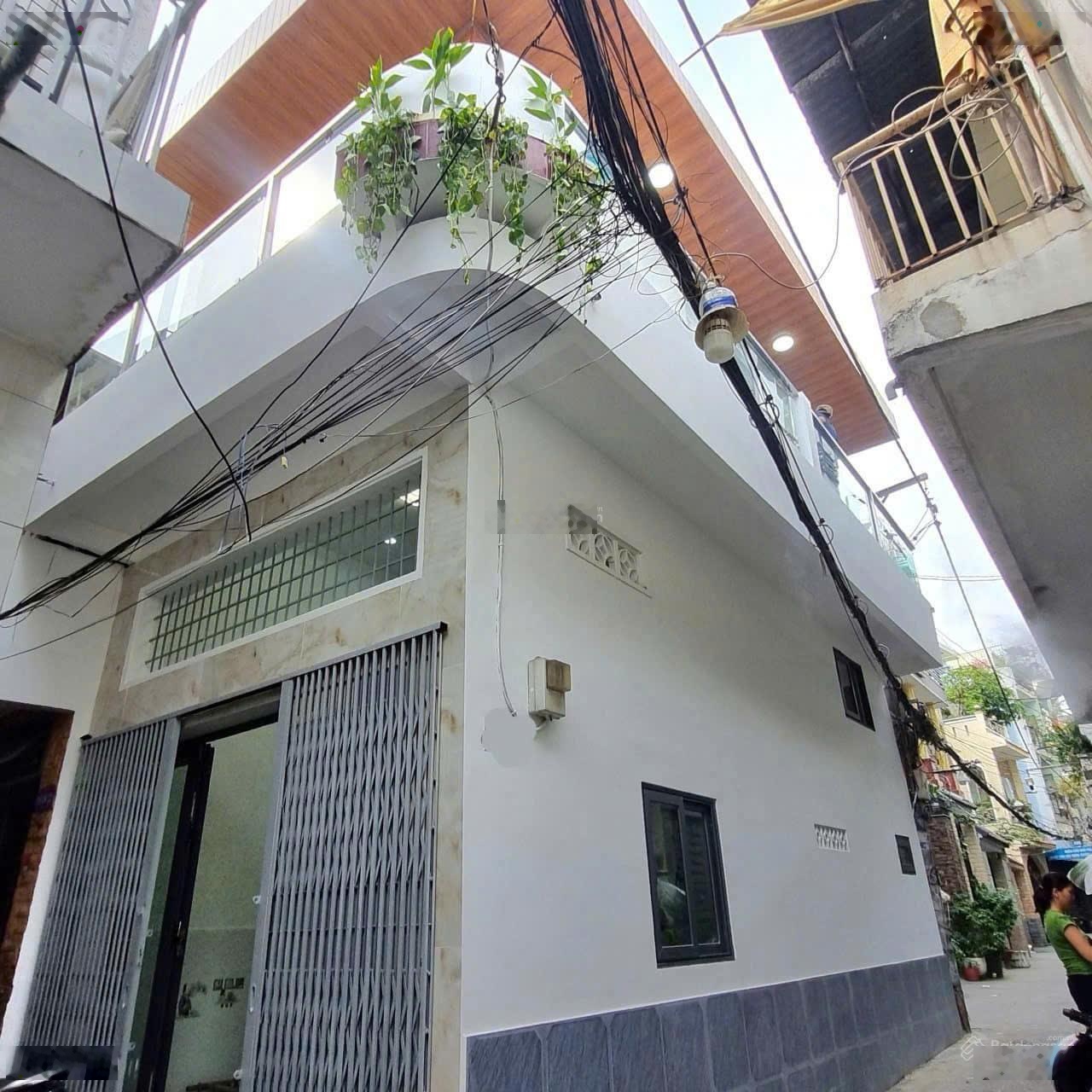 Chính chủ cần bán nhà hẻm xe hơi, lạc long quân, p.8, quận tân bình