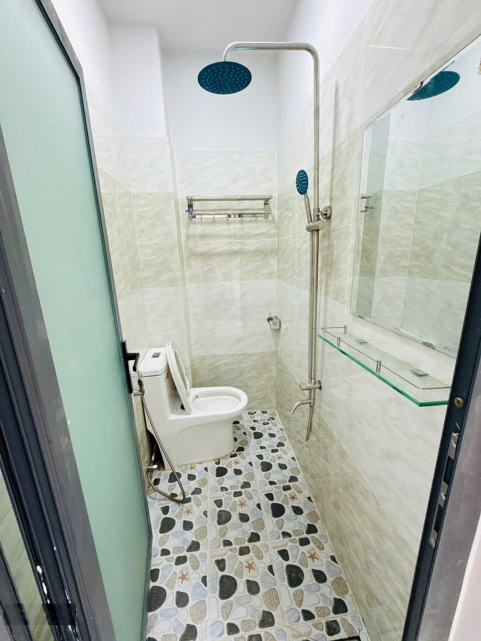 Nhà xây mới 1/ Lê Thị Riêng, P. Thới An, Q12 935 triệu, bán gấp trong Tết có giấy cấp số nhà Q12