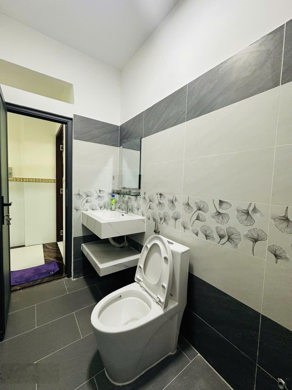 Bán nhà 4 tầng HXH Út Tịch Phường 4 Tân Bình, gần sân bay cạnh mặt tiền, nhỉnh 4 tỷ