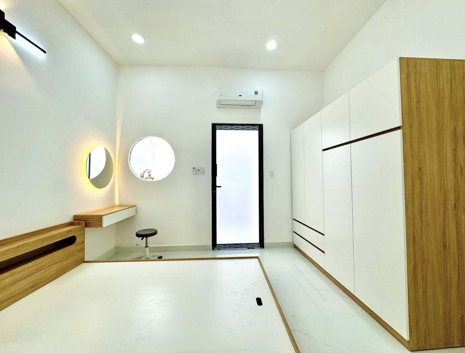 Đón đầu tuyến Metro số 2 - nhà đẹp - hẻm thông sạch sẽ - khu văn minh - 2 tầng - đủ nội thất