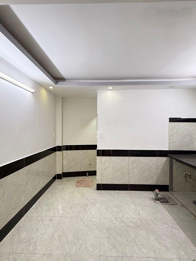 Nhà 4 tầng 5pn hxh 7 chỗ đậu cửa sát mặt tiền 5 tỷ 8 huỳnh văn nghệ, p. tân sơn