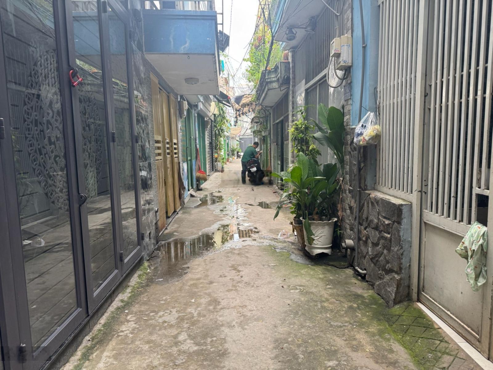 Gò Vấp bán nhà trệt lửng lầu, diện tích sàn: 68m2, 7 phòng, hẻm rộng, gần Vincom, nhỉnh 4 tỷ