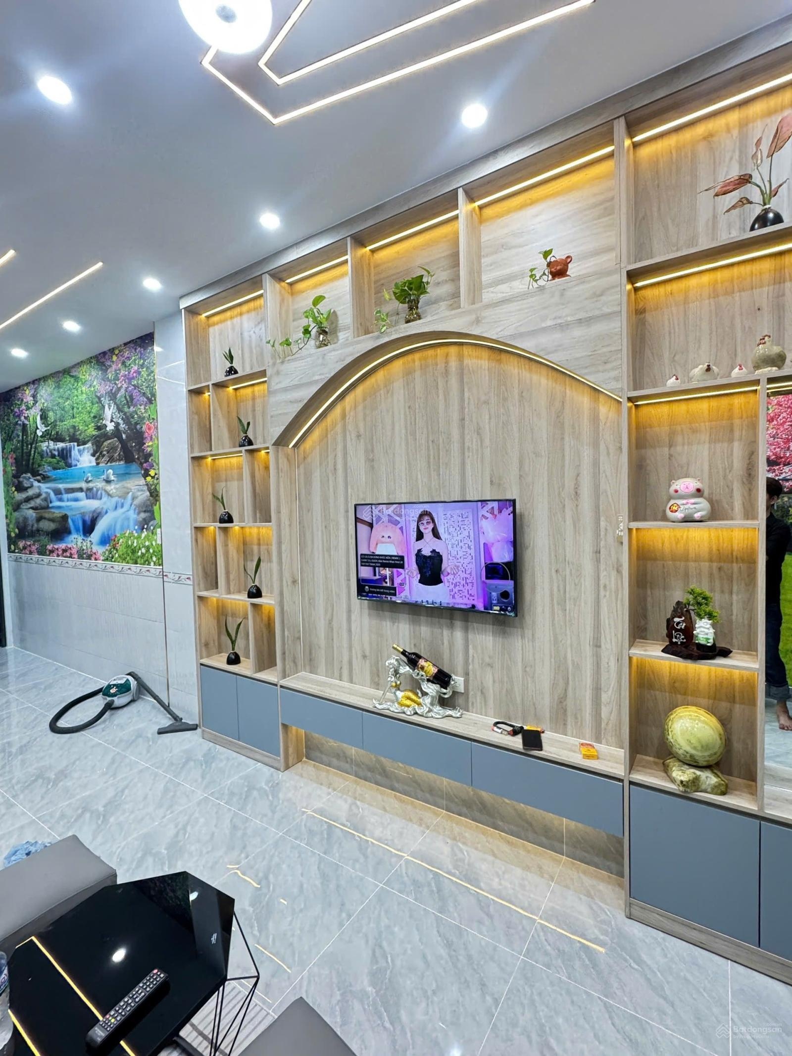 Gò Vấp Bán nhà 1 trệt 1 lầu, DT sàn: 60m2, 7 phòng, hẻm rộng, gần Dương Quảng Hàm, hơn 4 tỷ