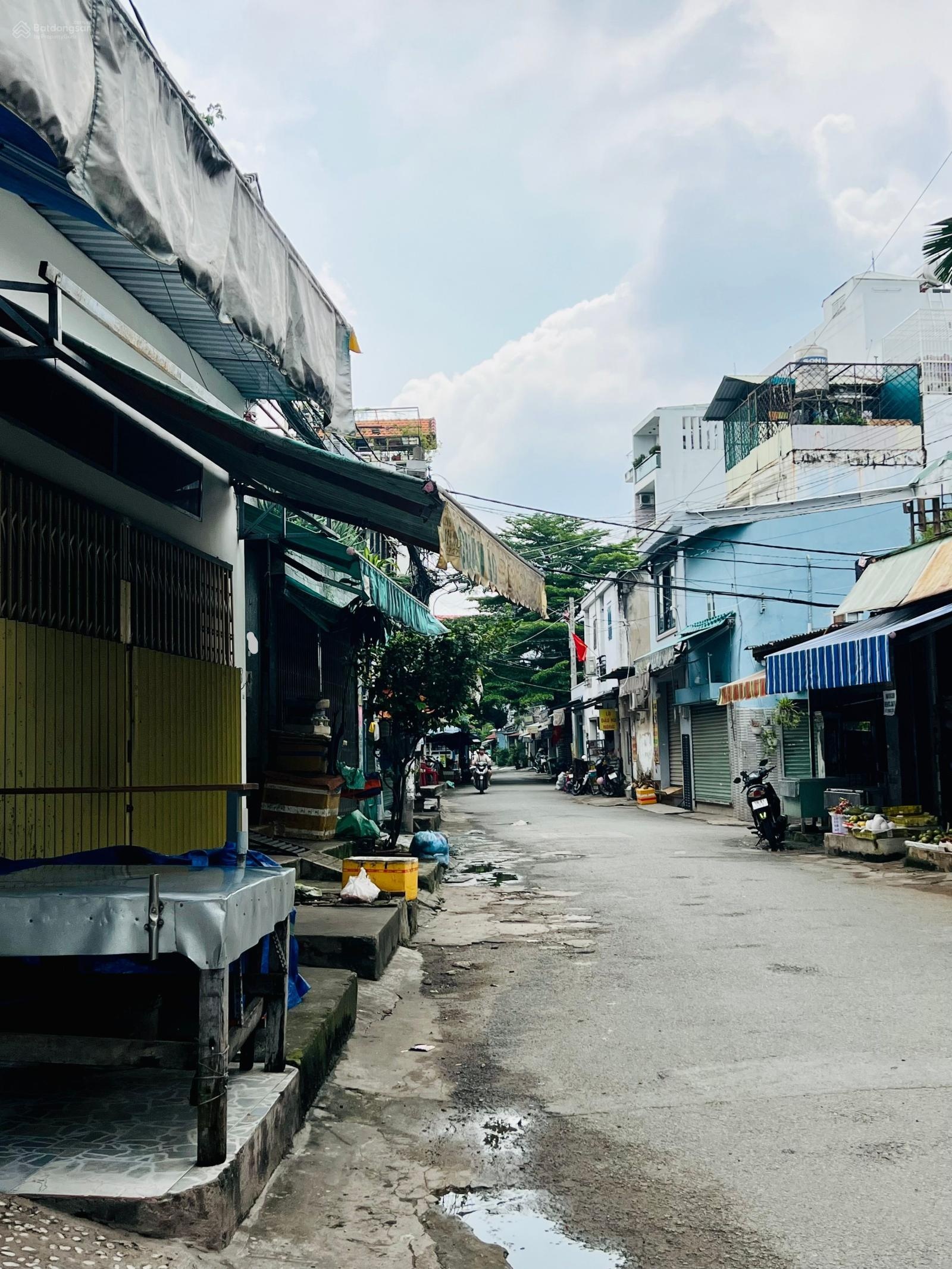 Gò Vấp Bán nhà 1 trệt 1 lầu, diện tích sàn: 80m2, 7 phòng, hẻm rộng, gần chợ Cầu, nhỉnh 4 tỷ.