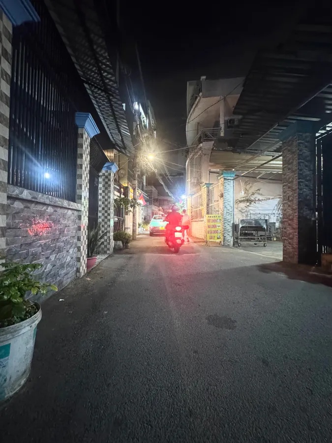 Gò Vấp bán nhà 1 trệt 2 lầu, DT sàn: 110m2, 8 phòng, hẻm ô tô, gần chợ Hạnh Thông Tây, hơn 4 tỷ