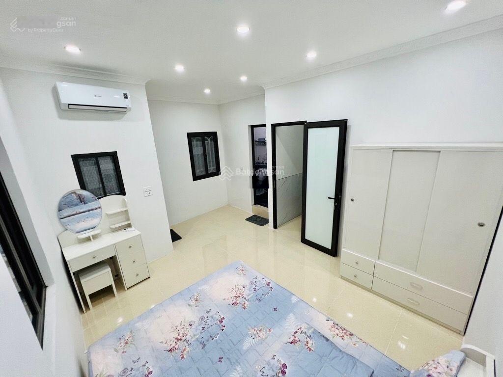 Bán nhà riêng tại Đường Ô Đồng Lầm, diện tích 26m2 x 4 tầng, mặt tiền 4,4m, giá 5,75 tỷ