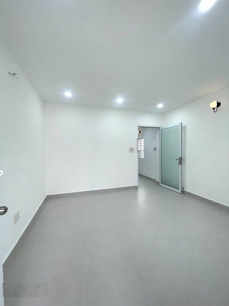 Ngay big c trường chinh nhà đẹp 2 tâng btct với 2pn ngang 4 dài 12 hẻm