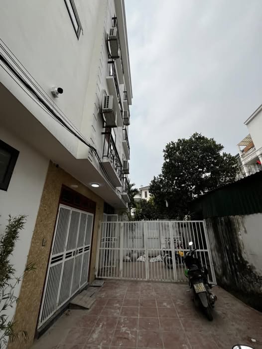 Bán nhà mặt tiền rộng trên trục chính Quốc lộ 6, quận Hà Đông