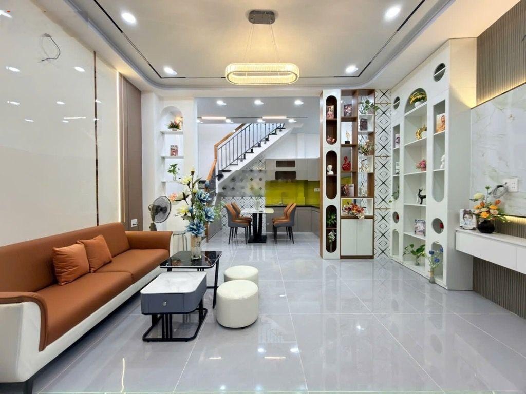 Ngay Mercedes Quang Trung_ Gò Vấp, Nhà 2 Tầng 3 Phòng Ngủ_ Sát Hẻm Xe Hơi, Nhỉnh 4tỷ