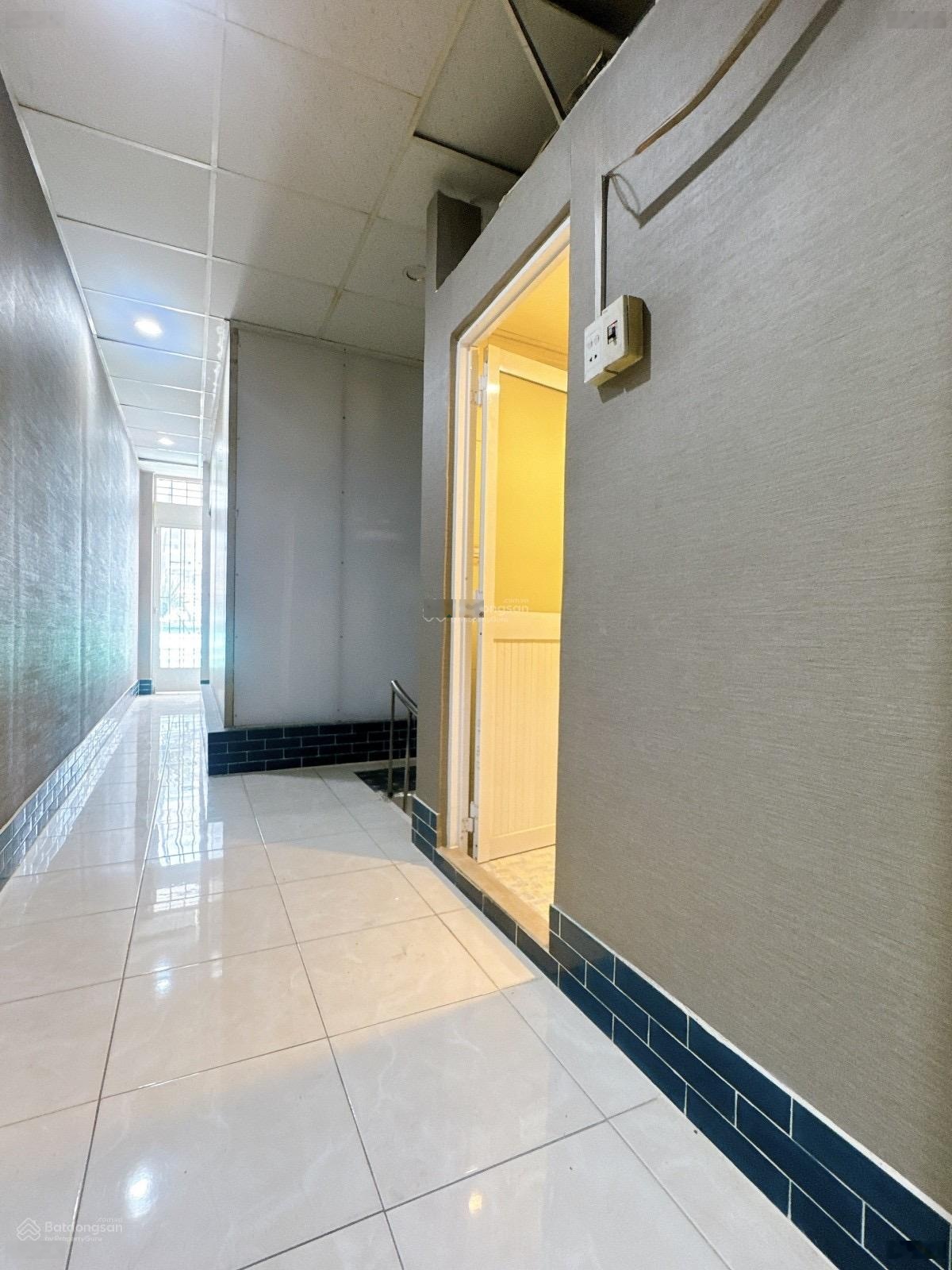 Bán nhà Ông Ích Khiêm Q11 - hẻm ô tô 6m thông - có PN trệt - chỉ 4.99 tỷ kết cấu 2 tầng