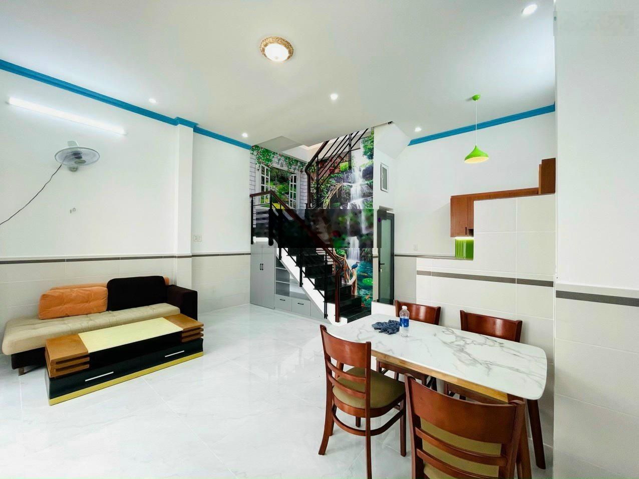 Chỉ 1 tỷ 560 là Oto tới tận cửa. Nhà 34m2 Trần Quốc Tuấn, Gò Vấp gần Sân bay. Xây 2 tầng, SHR