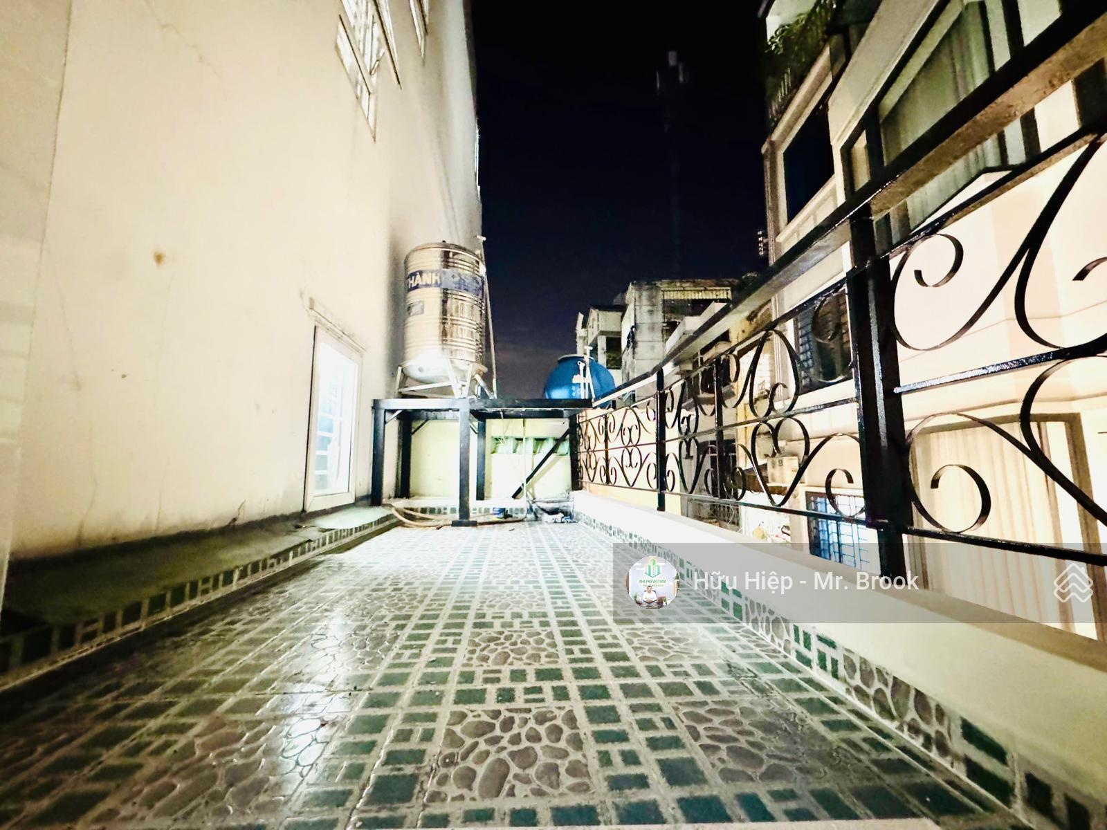 Bán nhà Phú Nhuận 2,3 tỷ có hộ khẩu Sài Gòn, hẻm xe tải, sổ hoàn công đủ, không quy hoạch, lộ giới