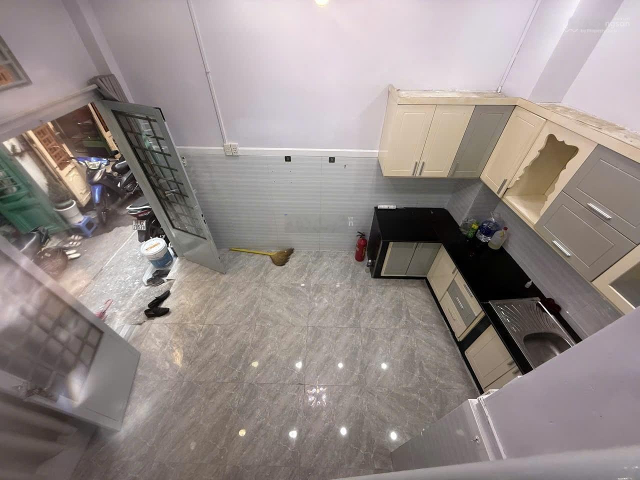 Nhà mới 3 tầng gần MT trần hưng đạo, Q5 18m2, Giá 2ty95 tl