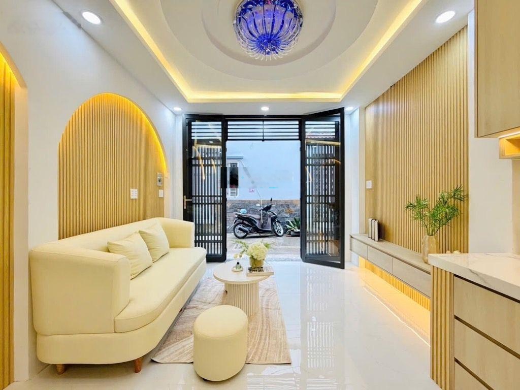 Cần bán nhanh trước Tết - nhà đẹp 3 tầng - Thống Nhất