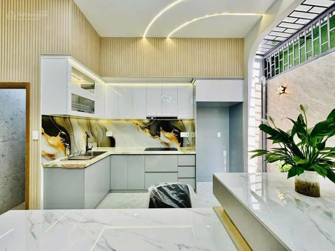 Bán nhà sẵn dòng tiền: 13 tr / tháng ngay Hồng Hà, Tân Bình - 3 tỷ 810 / 52.5m2. SHR, hẻm 5m thông