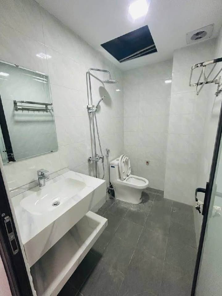 Bán nhà Cầu Diễn, trung tâm Nam Từ Liêm, 6 tầng, thang máy, giá 8.6 tỷ