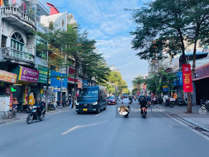 Chỉ 7.3 tỷ sở hữu nhà Đoàn Thị Điểm, 30m2, trung tâm Đống Đa, lô góc 2 thoáng, ngõ gác đỗ cửa