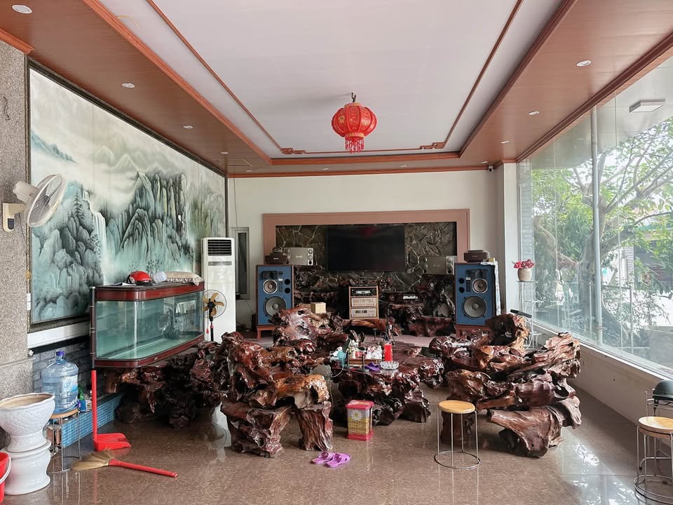 Bán biệt thự 3 tầng hướng Bắc, 300m2 tại Cẩm Bình, Cẩm Phả, gần trường Chu Văn An, giá 8.5 tỷ