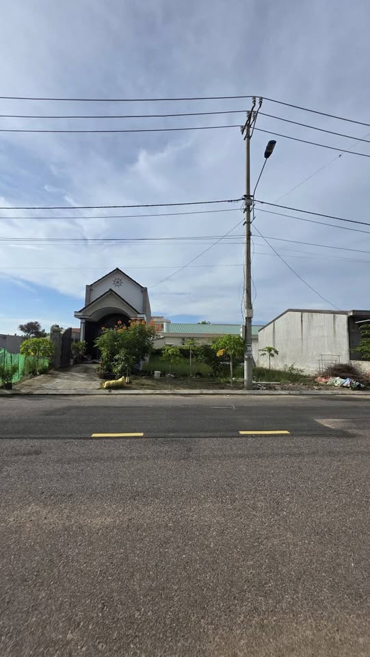 Cần bán gấp lô đất khu E 25 Đội 9, Hòa Cư, phường An Nhơn Đông, tỉnh Gia Lai, giá 1.4 tỷ