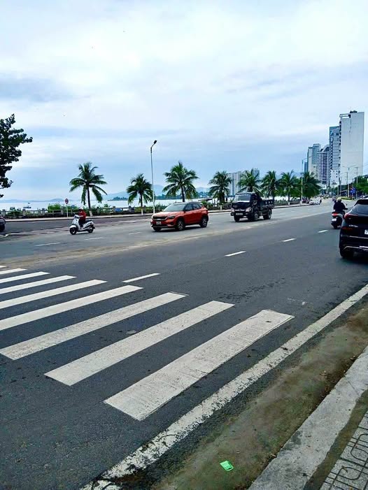 Bán đất mặt đường Phạm Văn Đồng, Nha Trang, giá 12.6 tỷ