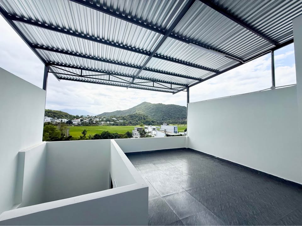 Bán nhà Hòn Nghê, Vĩnh Ngọc, nhà mới đẹp, cách biển 3km, giá 2.25 tỷ