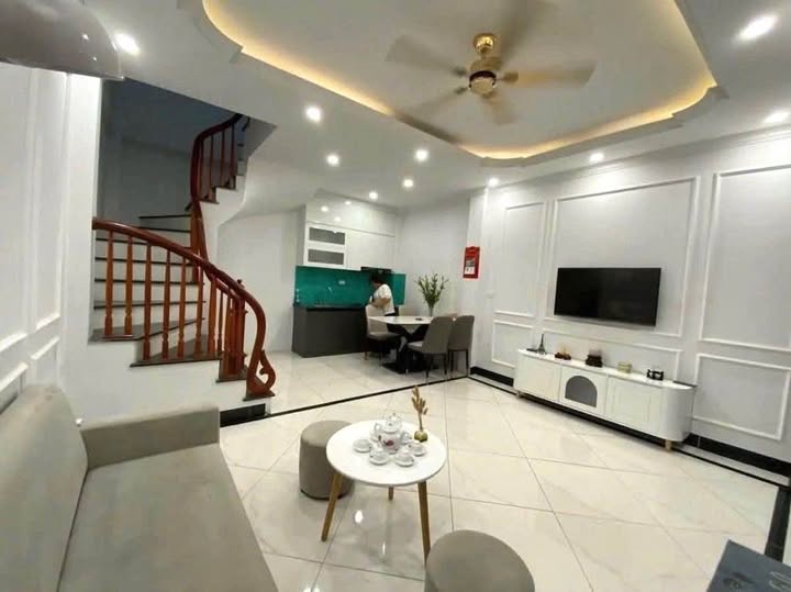 Bán nhà Đại Mỗ, Nam Từ Liêm, 40m2, xây 5 tầng mới tinh, giá 8.04 tỷ