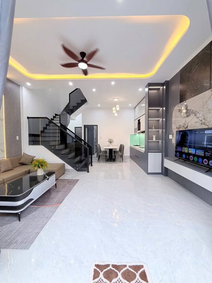 Bán nhà Hải Châu, 60m2, 3 tầng, gần Đại học Duy Tân, giá hơn 5 tỷ