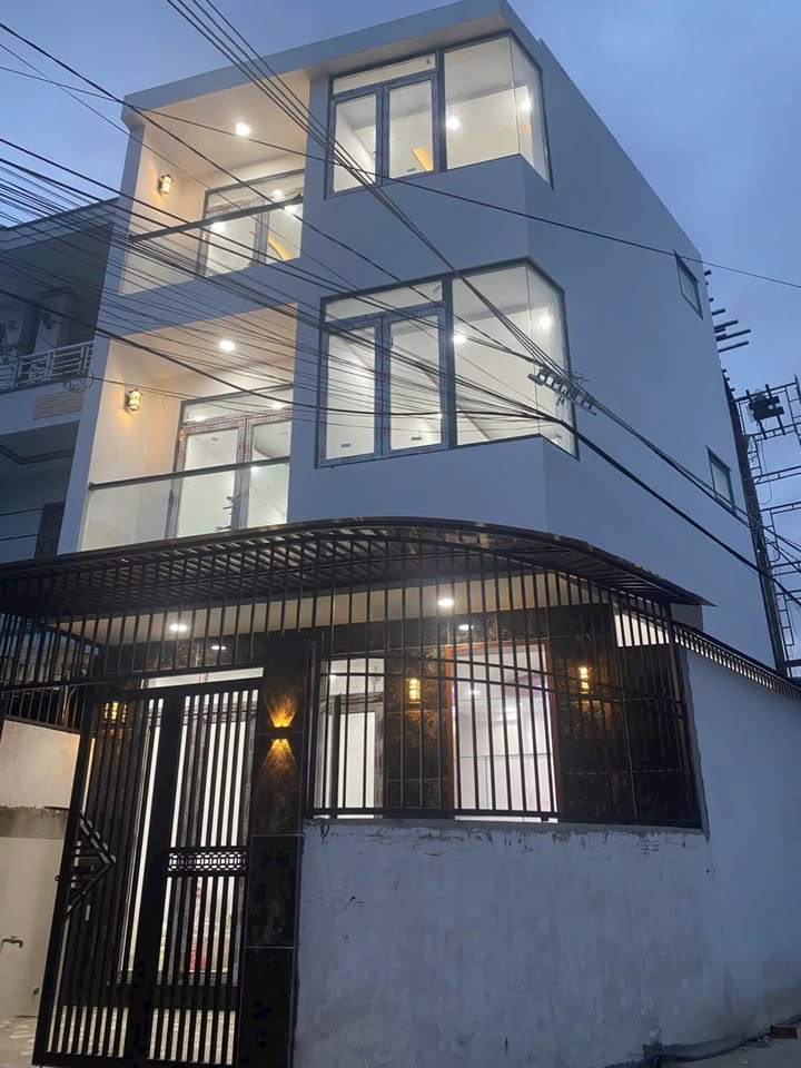 Bán căn góc 3 tầng mới xây cạnh khu đô thị Phước Long, Nha Trang, giá 4.9 tỷ