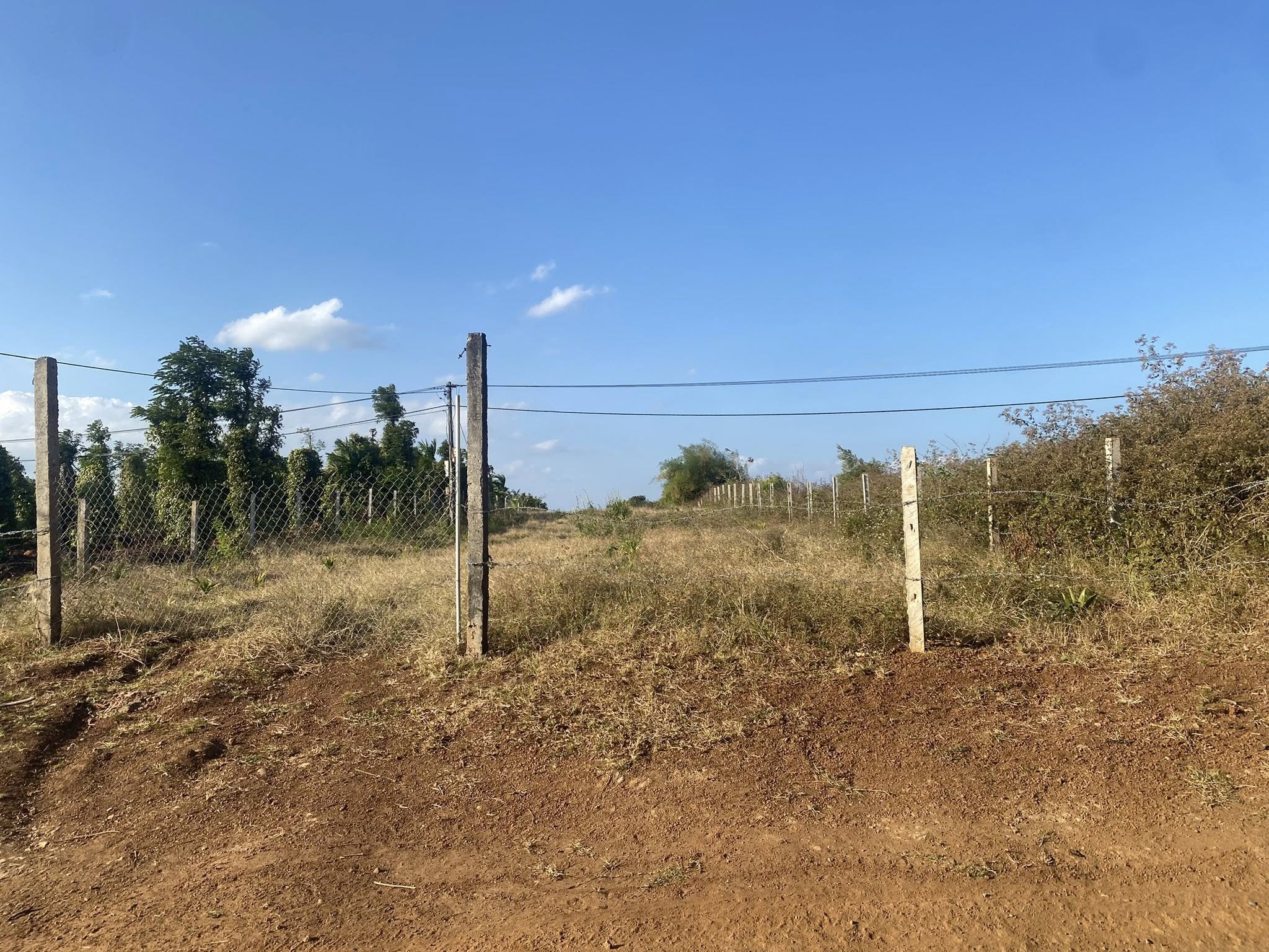 Bán đất diện tích 1512m2 mặt đường to tại phường Buôn Ma Thuột, giá 930 triệu