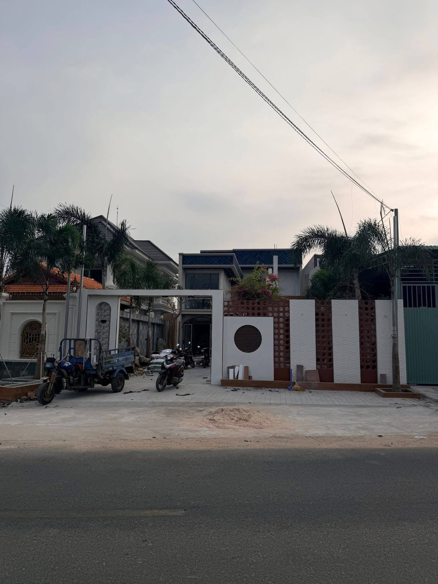 Bán nhà biệt thự villa mặt tiền đường Hải Lâm - Bầu Trứ, lưng tựa núi, ngay khúc ngã 3 quân đội, giá 7,5 tỷ