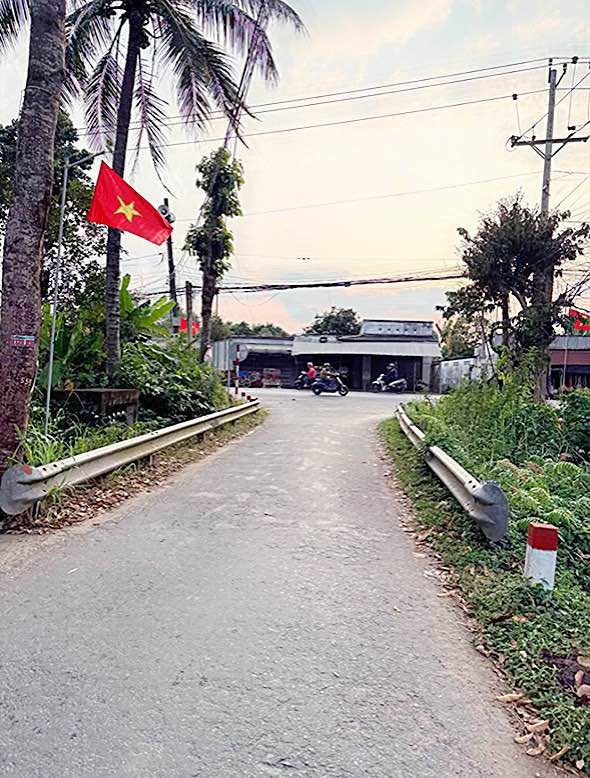 Bán nền biệt thự tại phường Phú Khương, Bến Tre, 300m2, ô tô tới đất, giá 595 triệu