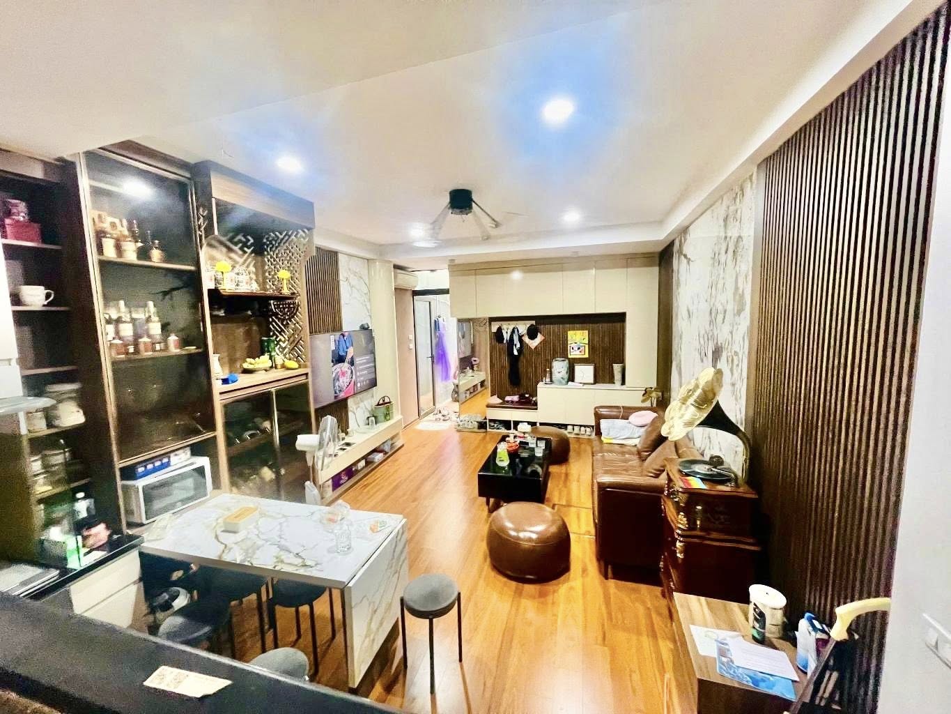 Bán nhà 5 tầng, full nội thất, 45m2, chỉ 8 tỷ, 3 bước ra hồ Bồ Đề