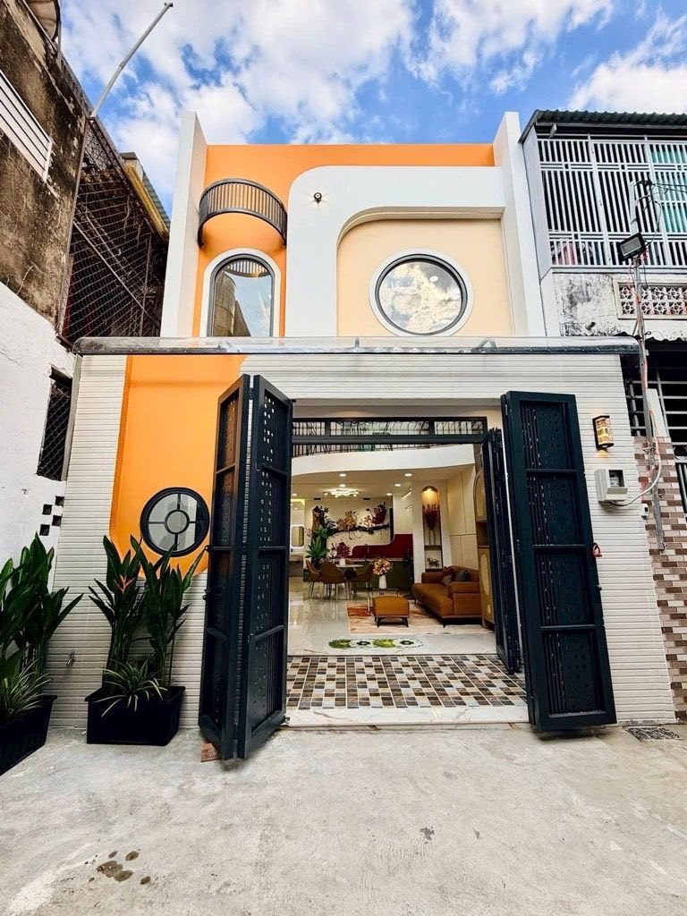 Bán nhà 3 phòng ngủ tại Gò Vấp, hẻm rộng, an ninh, full nội thất, giá 5.85 tỷ